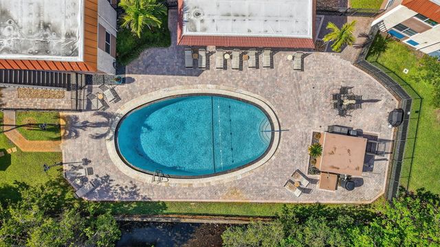 12 NE 19th Court 118a, Wilton Manors, FL 33305