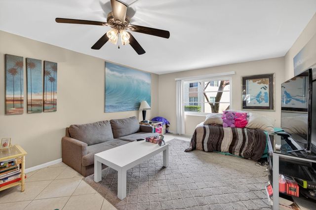 12 NE 19th Court 118a, Wilton Manors, FL 33305