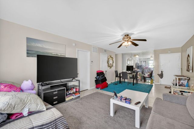 12 NE 19th Court 118a, Wilton Manors, FL 33305