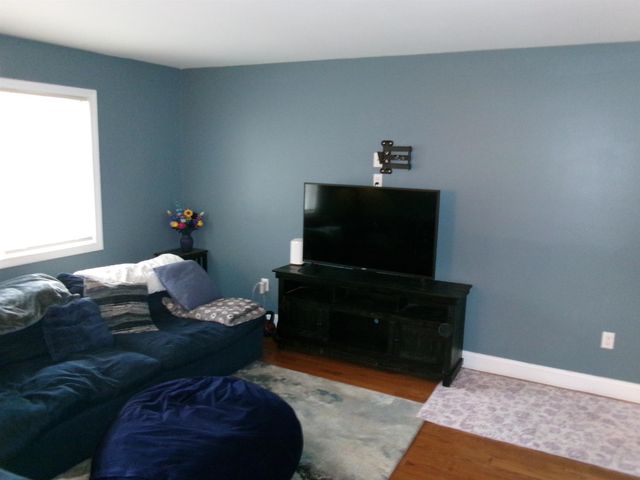 47 King Road, Chichester, NH 03258