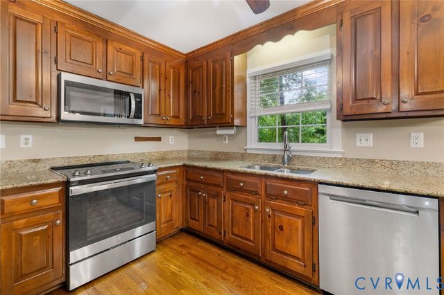 3013 Summerhaven Ct, Glen Allen, VA 23060