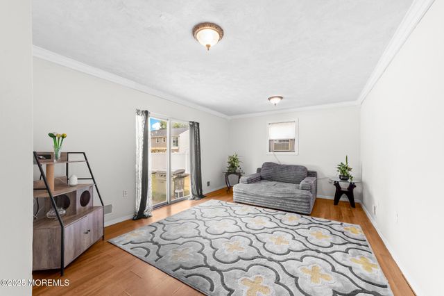 302 Buckelew Avenue, Monroe, NJ 08831