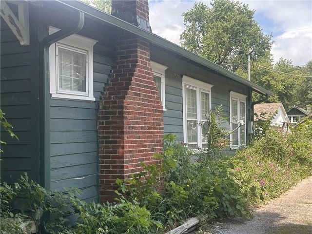 1303 S Maywood Avenue, Independence, MO 64052