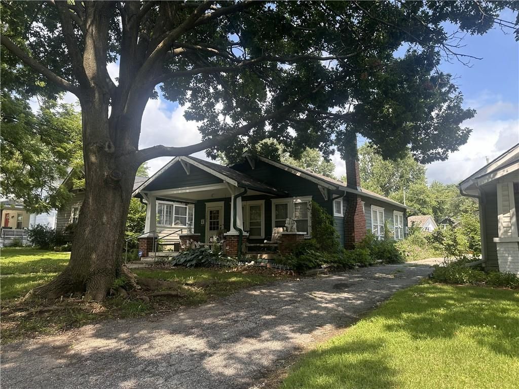 1303 S Maywood Avenue, Independence, MO 64052