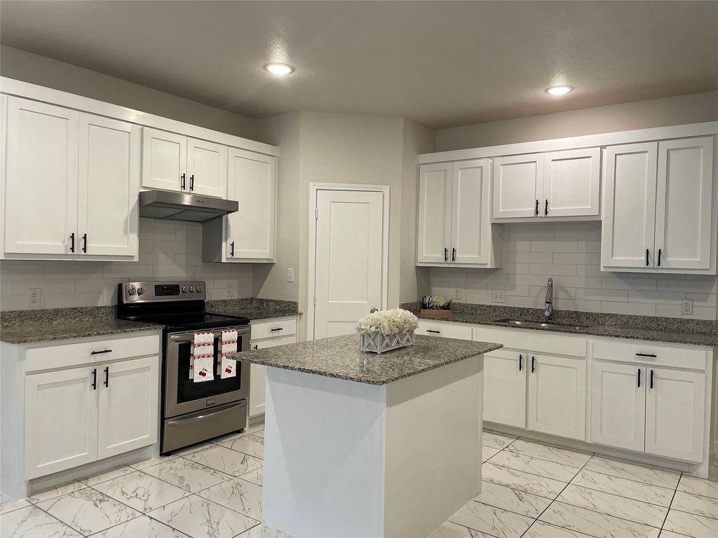 2025 eva Street, Grand Prairie, TX 75051