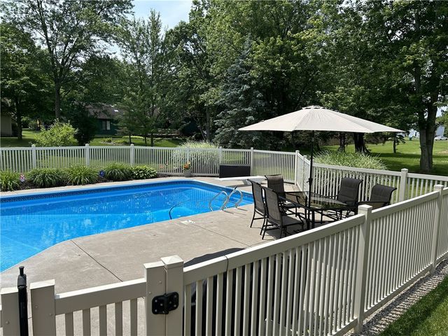 45 Woodleaf, Henrietta, NY 14534