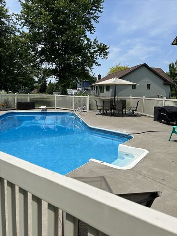 45 Woodleaf, Henrietta, NY 14534