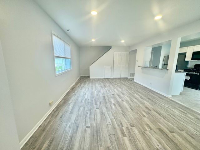 741 Edgelake Point 741, Schaumburg, IL 60194