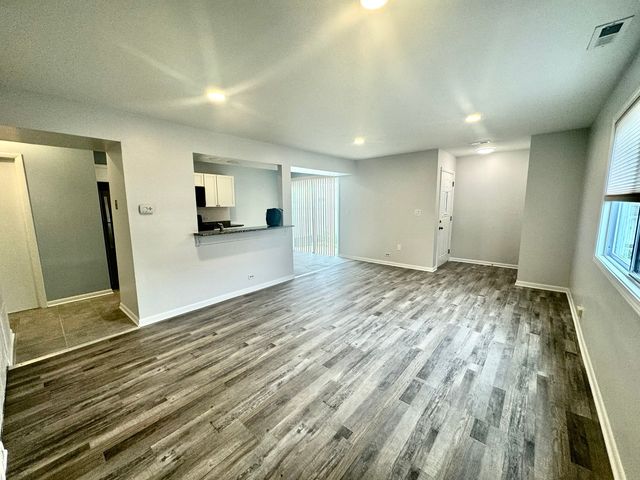 741 Edgelake Point 741, Schaumburg, IL 60194