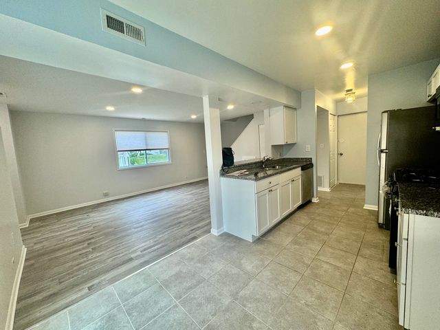741 Edgelake Point 741, Schaumburg, IL 60194