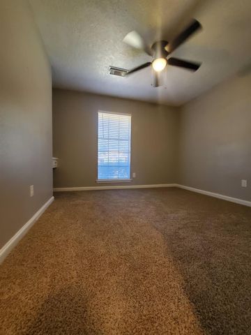 2010 S Palm Court, Pasadena, TX 77502