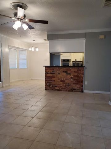 2010 S Palm Court, Pasadena, TX 77502