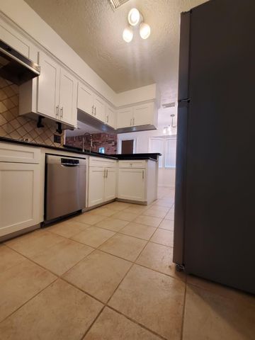 2010 S Palm Court, Pasadena, TX 77502