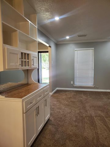 2010 S Palm Court, Pasadena, TX 77502