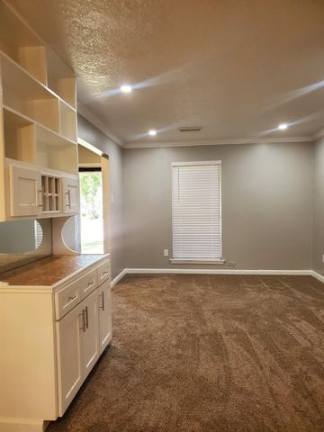 2010 S Palm Court, Pasadena, TX 77502