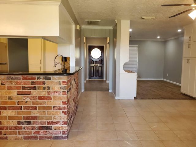 2010 S Palm Court, Pasadena, TX 77502
