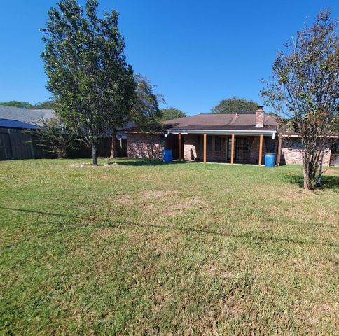 2010 S Palm Court, Pasadena, TX 77502