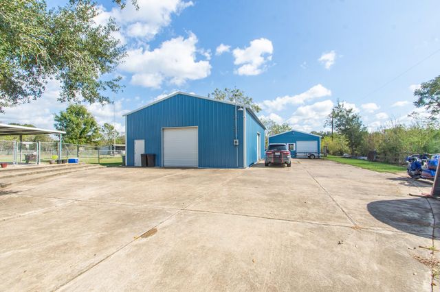 3625 County Road 36, Angleton, TX 77515