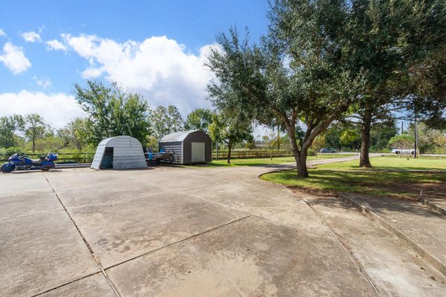 3625 County Road 36, Angleton, TX 77515