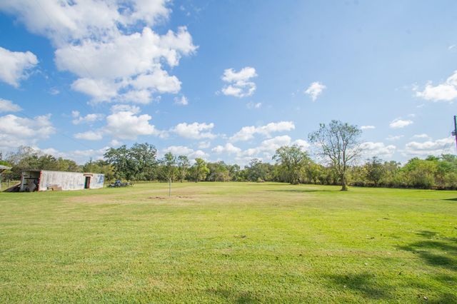 3625 County Road 36, Angleton, TX 77515