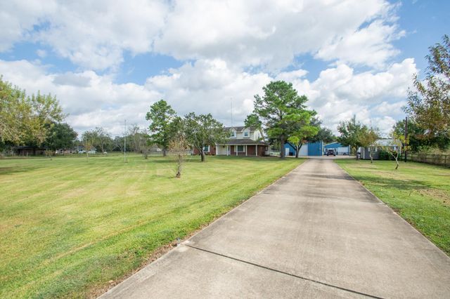 3625 County Road 36, Angleton, TX 77515