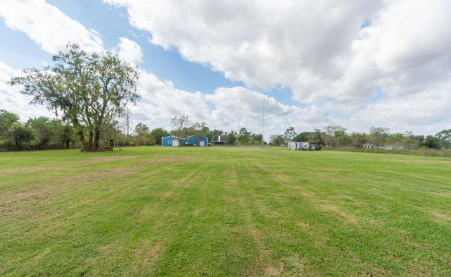 3625 County Road 36, Angleton, TX 77515