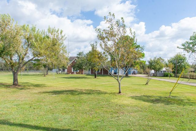 3625 County Road 36, Angleton, TX 77515