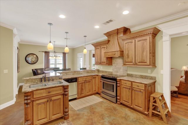 32 Pine Meadow Loop, Hattiesburg, MS 39402