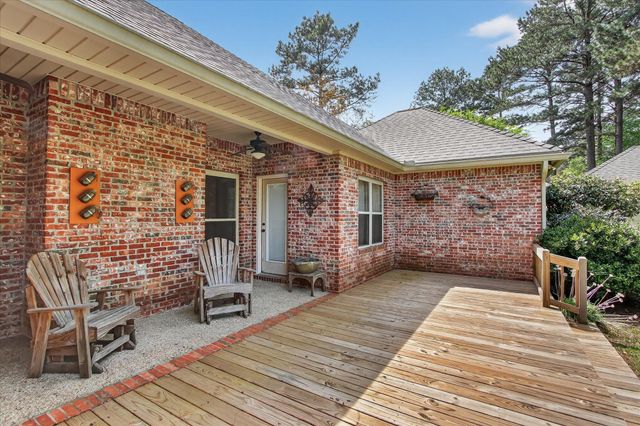 32 Pine Meadow Loop, Hattiesburg, MS 39402