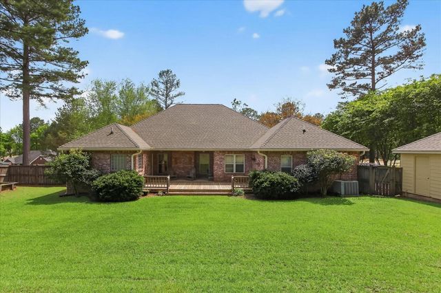 32 Pine Meadow Loop, Hattiesburg, MS 39402