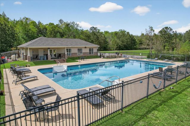 32 Pine Meadow Loop, Hattiesburg, MS 39402