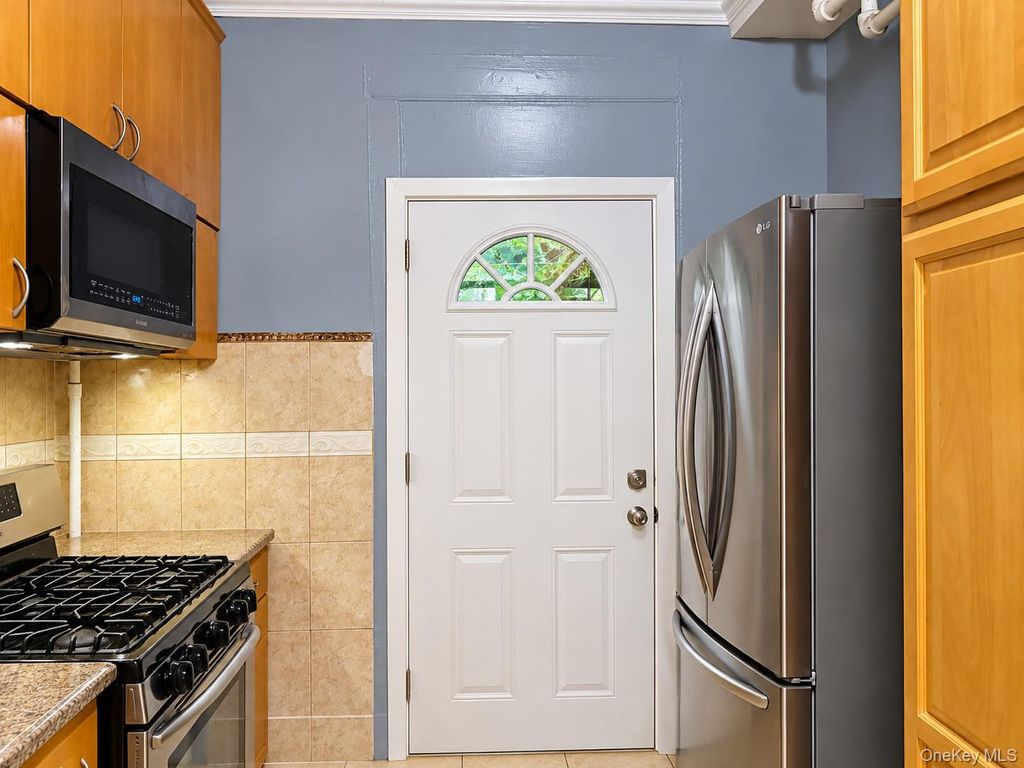 732 E 223rd Street, Bronx, NY 10466 — photo 4