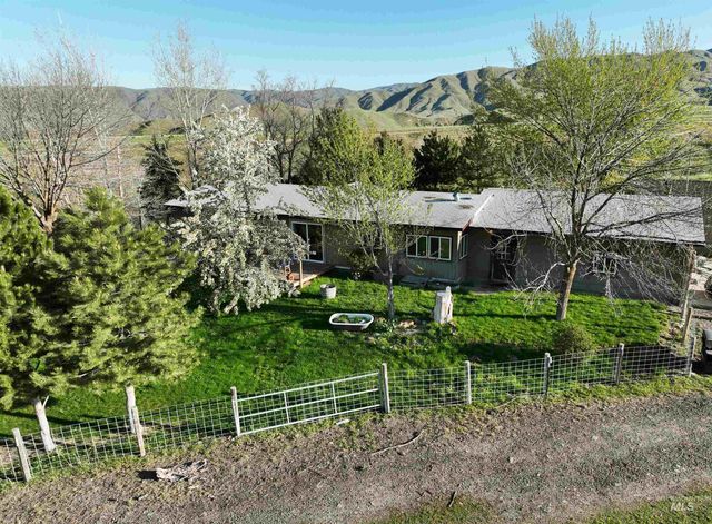 53 Johnnie Lane, Horseshoe Bend, ID 83629