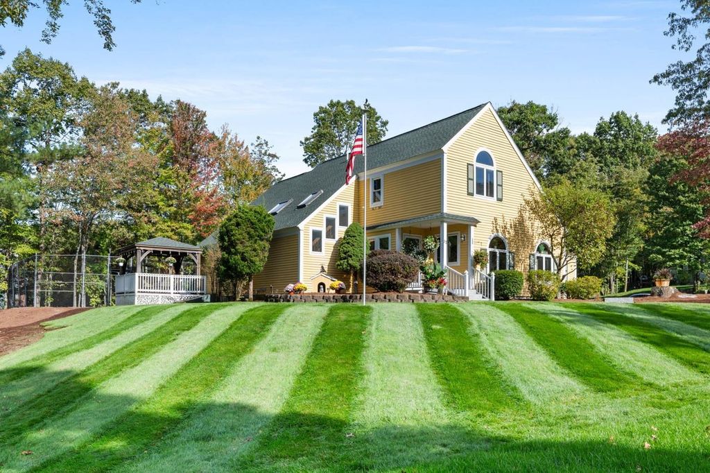 32 Lindsay Road, Hooksett, NH 03106