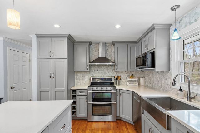 7 Pecos Circle, Chelmsford, MA 01824