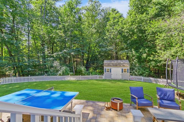 7 Pecos Circle, Chelmsford, MA 01824