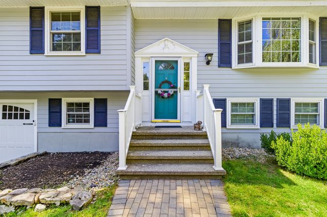 7 Pecos Circle, Chelmsford, MA 01824
