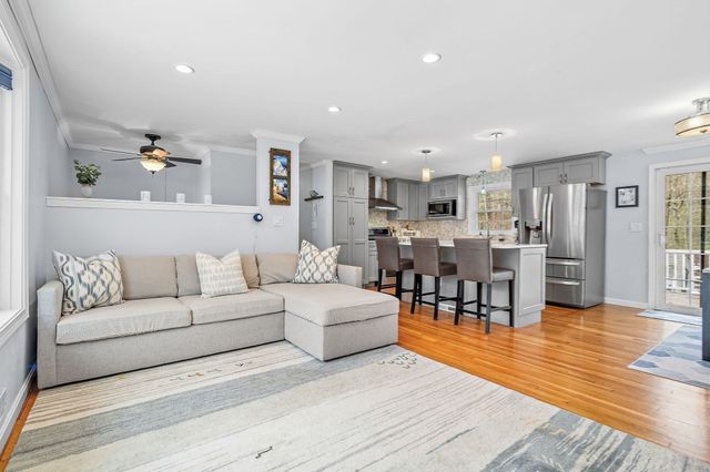 7 Pecos Circle, Chelmsford, MA 01824