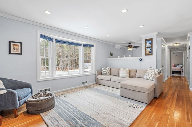 7 Pecos Circle, Chelmsford, MA 01824