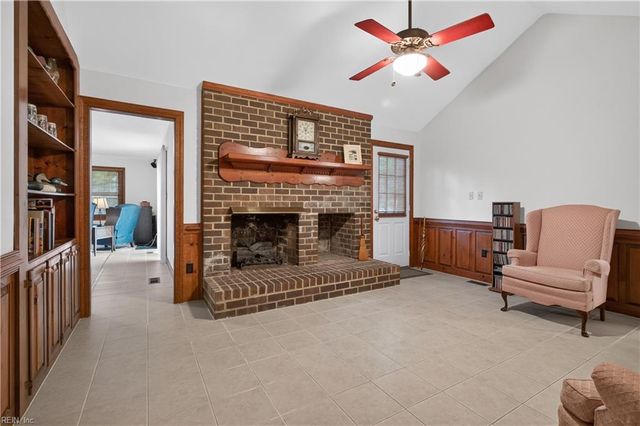 1213 Lakeford PL, Chesapeake, VA 23322