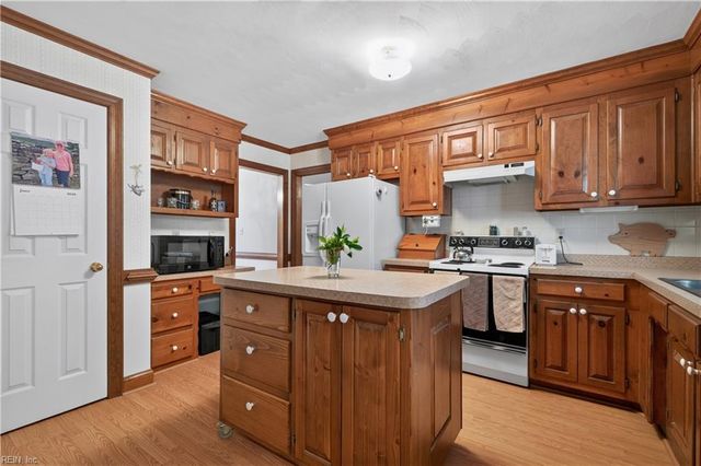 1213 Lakeford PL, Chesapeake, VA 23322