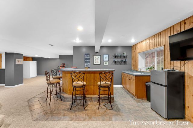 1020 Brookway Court, Norton Shores, MI 49441