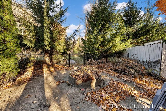 1020 Brookway Court, Norton Shores, MI 49441