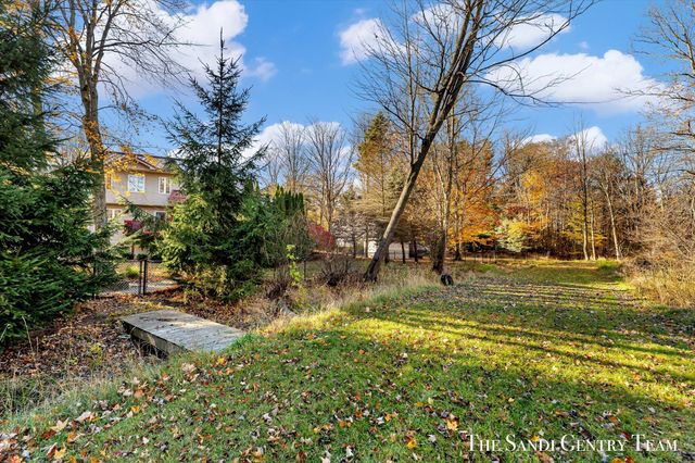 1020 Brookway Court, Norton Shores, MI 49441