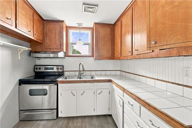 135 Marlborough Street, East Greenwich, RI 02818