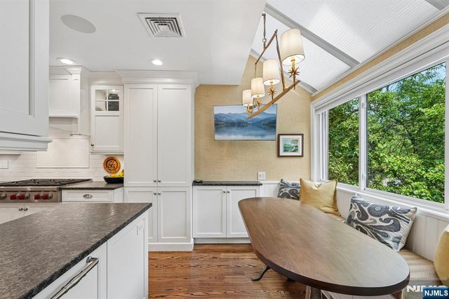 25 Daniel Court, Ridgewood, NJ 07450