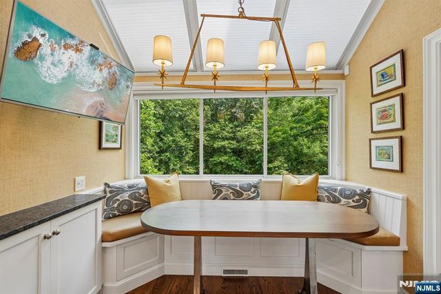 25 Daniel Court, Ridgewood, NJ 07450