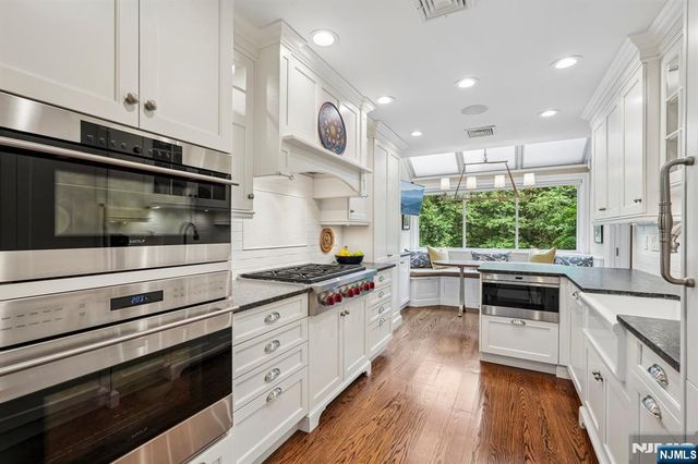 25 Daniel Court, Ridgewood, NJ 07450