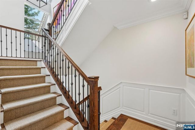 25 Daniel Court, Ridgewood, NJ 07450