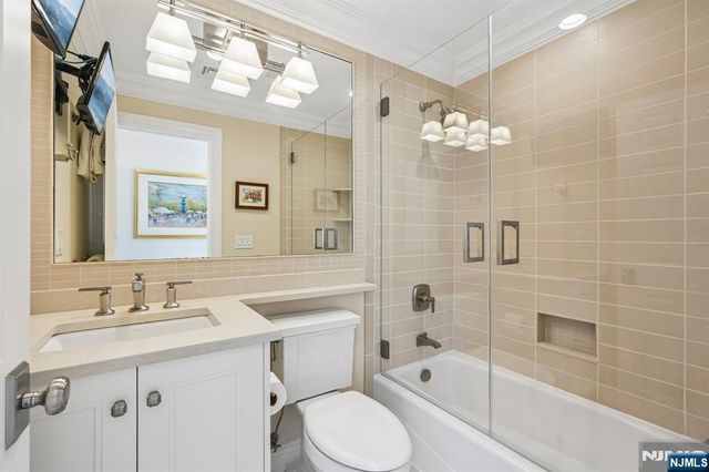 25 Daniel Court, Ridgewood, NJ 07450